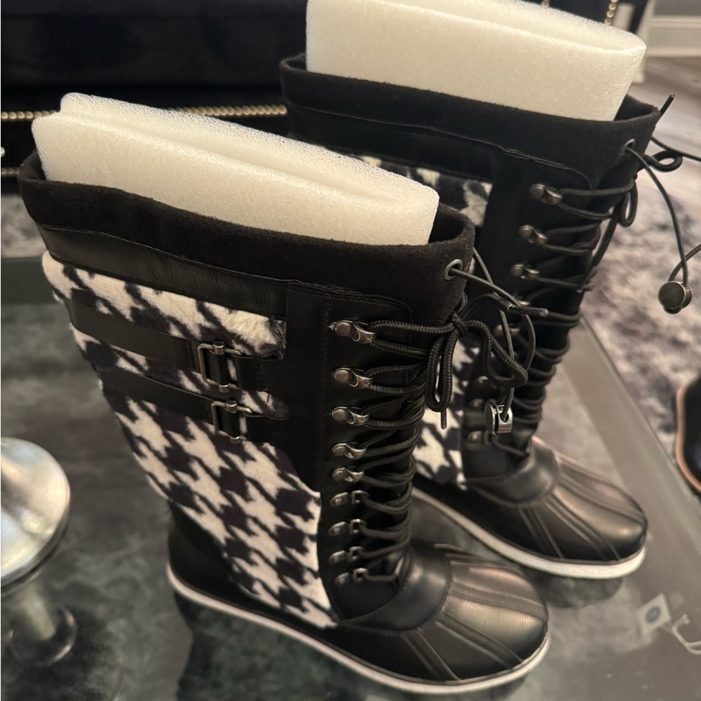 Brand NEW Snow Boots Sz 9